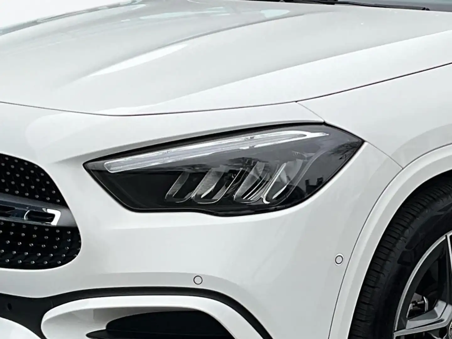 Mercedes-Benz GLA 200 d AMG S-Sitz KeyLess PDC SHZ LED SpurH Weiß - 2