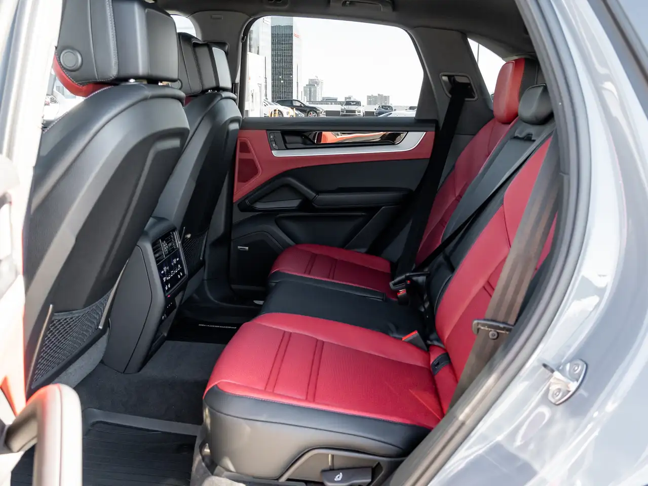 Porsche Cayenne снимка Porsche Cayenne