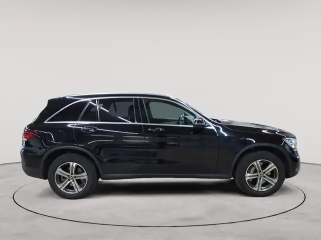 Mercedes-Benz GLC view 3
