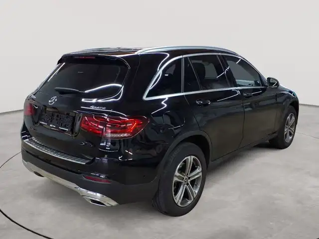 Mercedes-Benz GLC view 4