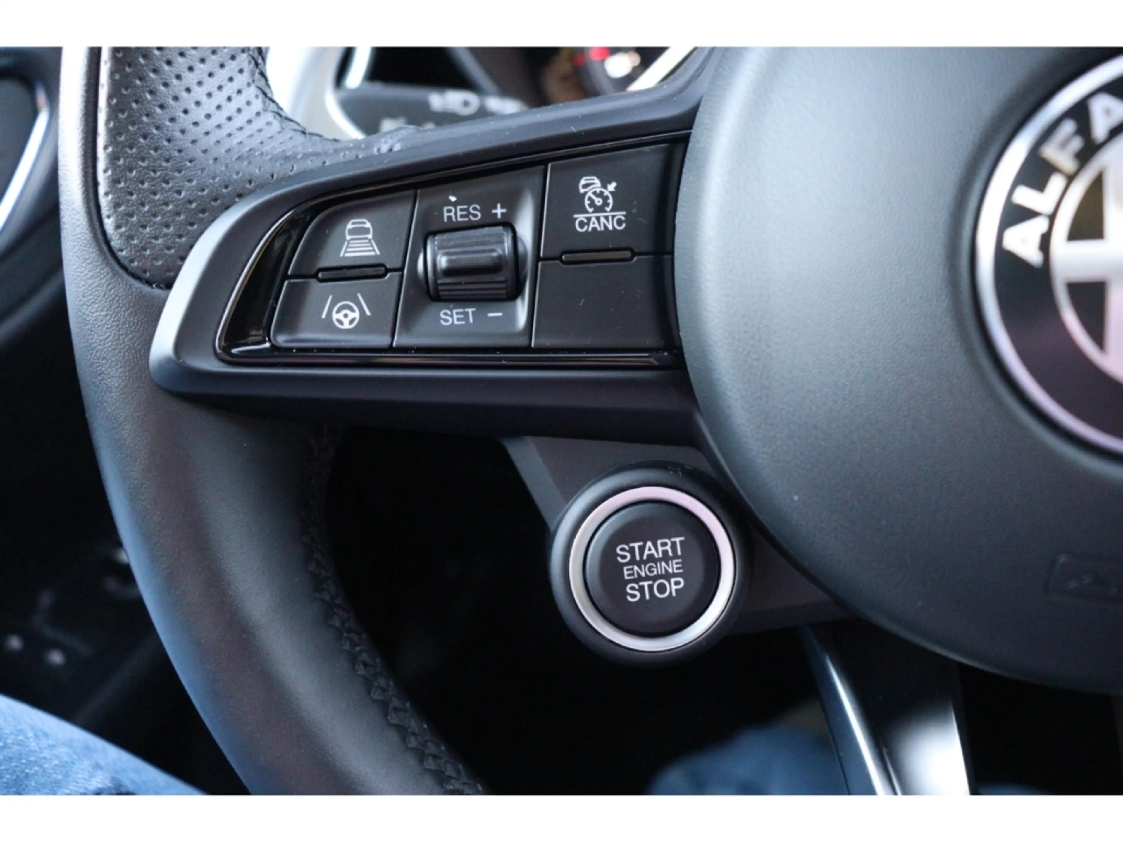 Alfa Romeo Giulia VELOCE 2.0 TURBO 16V 280 PS AT TECHNOLOGIE — photo 19