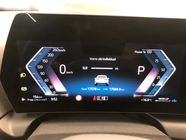 BMW 2 Series view 4