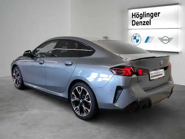 BMW 2 Series view 9