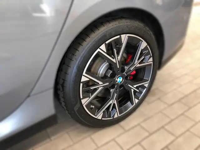 BMW 2 Series view 3