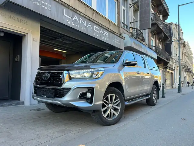 Toyota Hilux Hilux 2.4D-4D 4WD Invincible