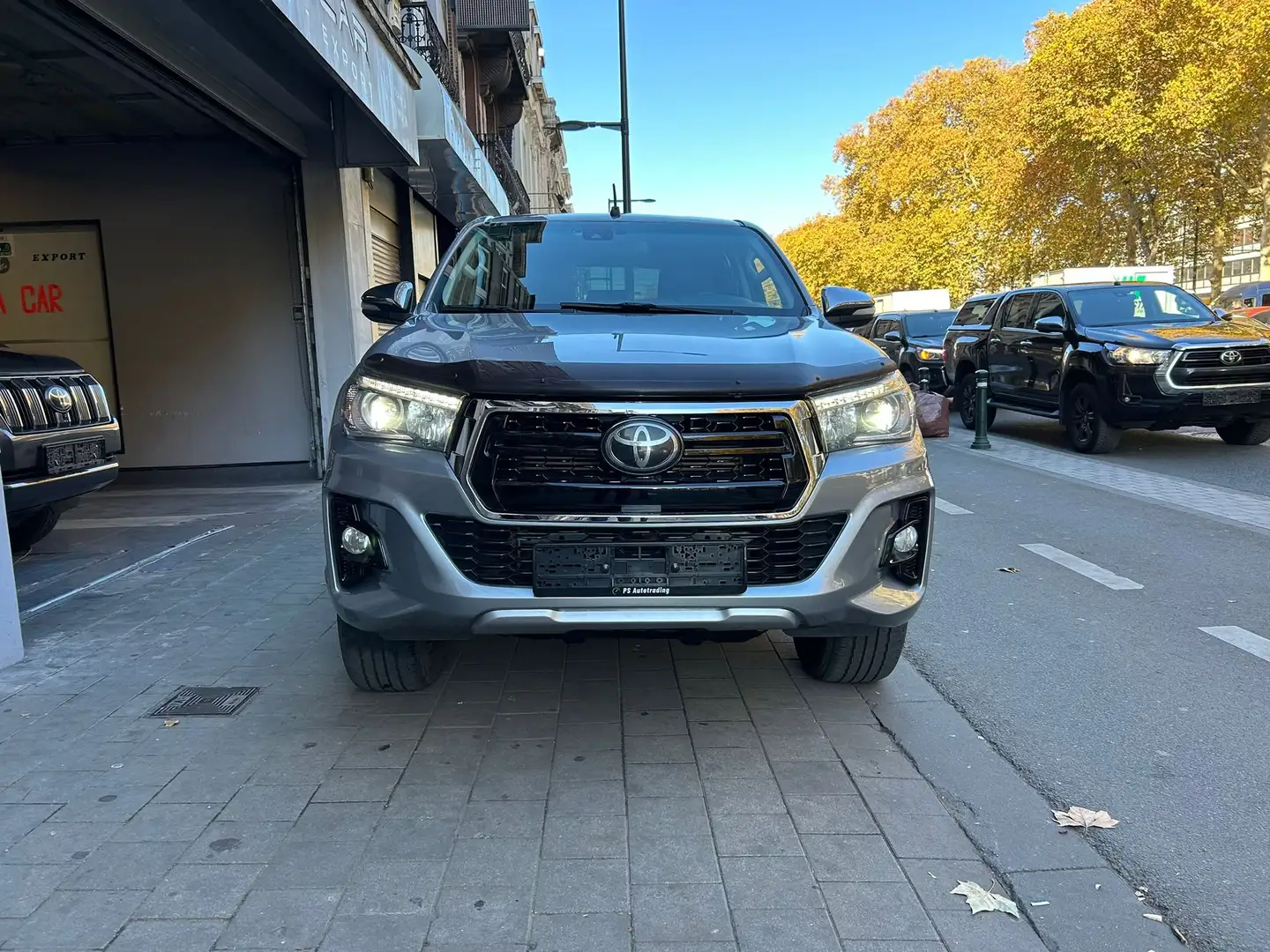 Toyota Hilux Hilux 2.4D-4D 4WD Invincible Gris - 2