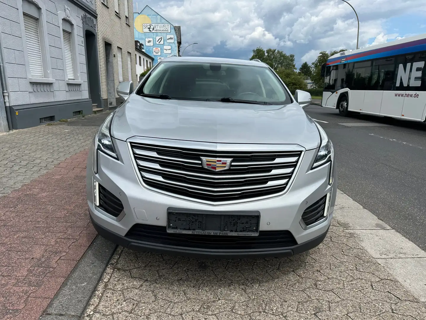 Cadillac XT5 Luxury AWD - 1