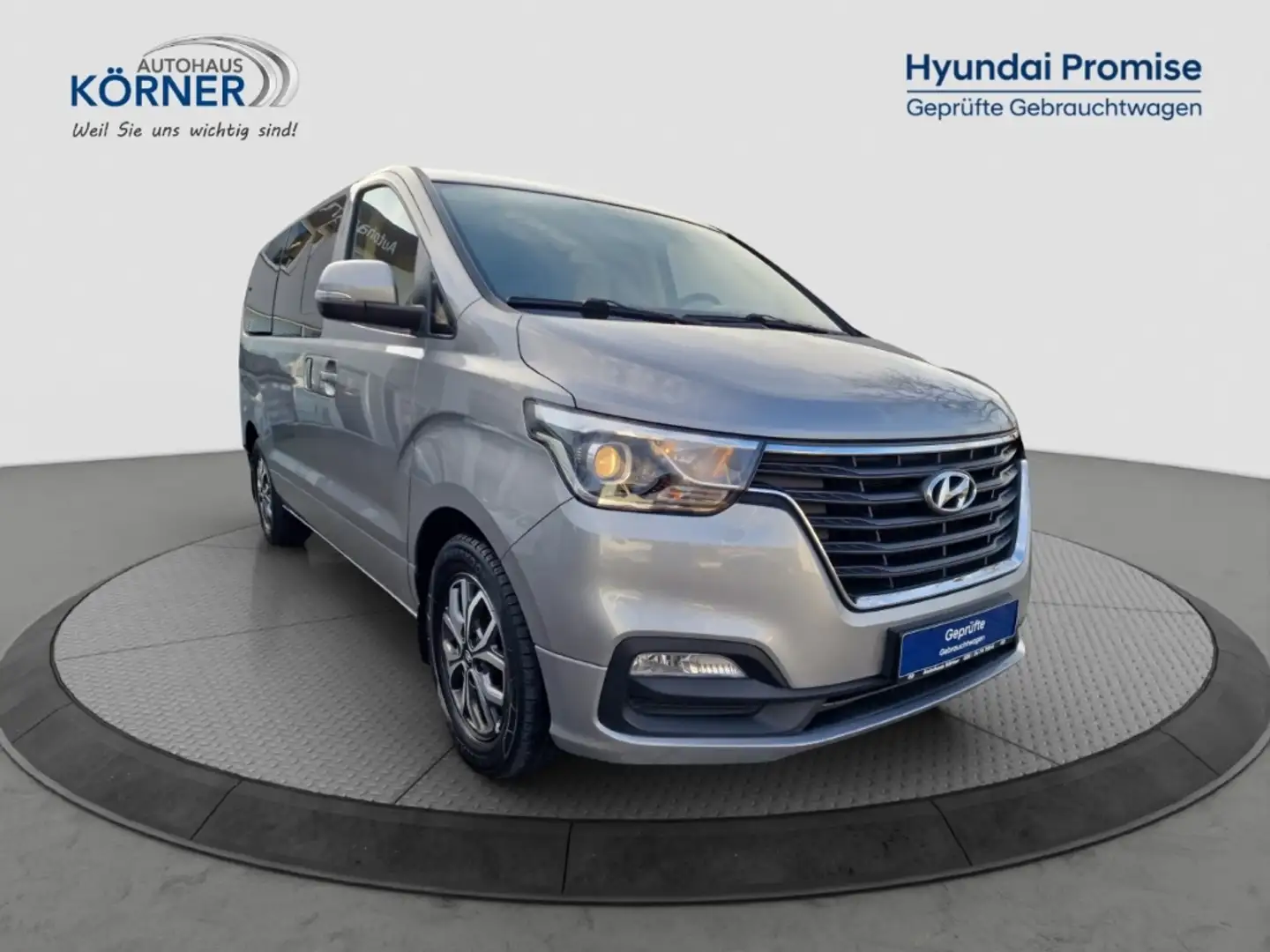 Hyundai H-1 Travel Premium 2.5 CRDi *NAVI*PDC*CAM*AUTOMATIK* srebrna - 1