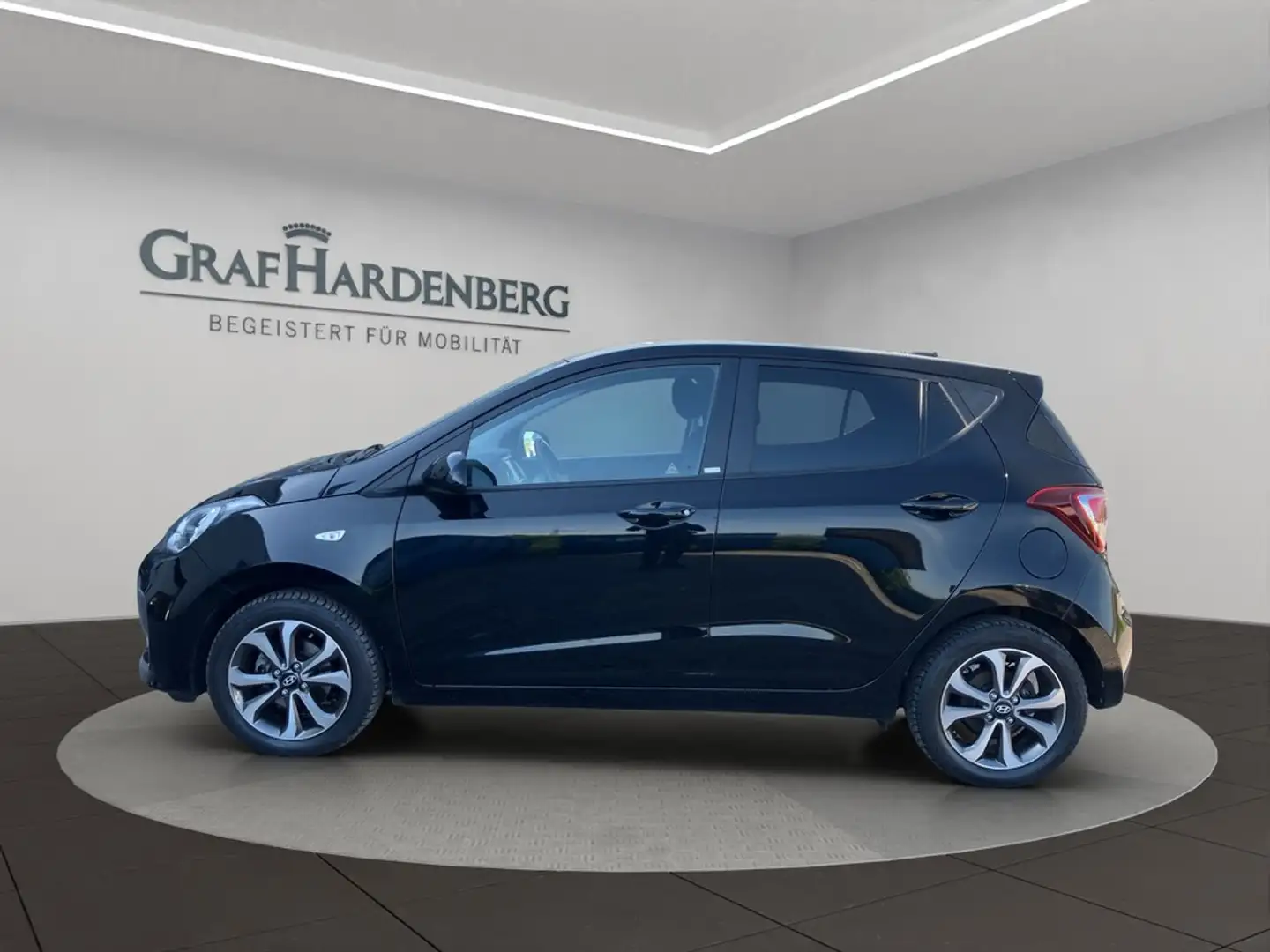 Hyundai i10 1.0 M/T YES! Plus NAVI / SHZ / PDC Zwart - 2
