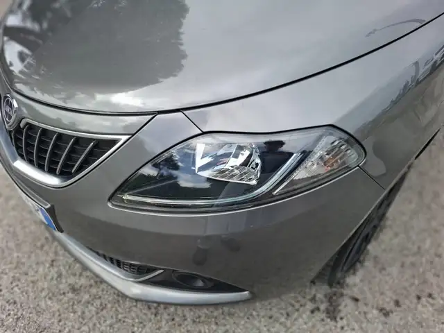 Lancia Ypsilon view 4