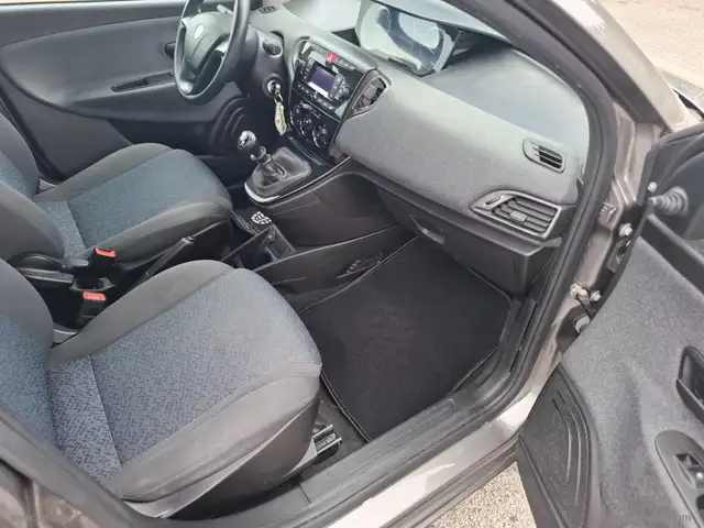 Lancia Ypsilon view 15
