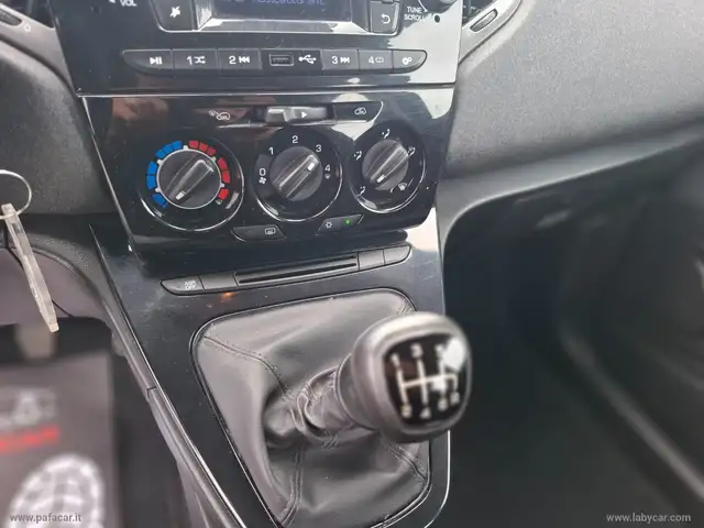 Lancia Ypsilon view 14