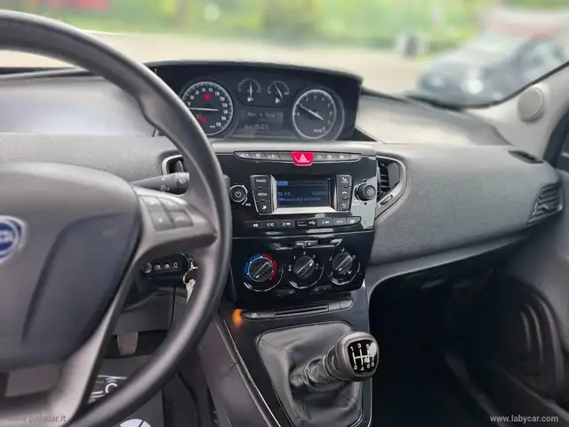 Lancia Ypsilon view 11