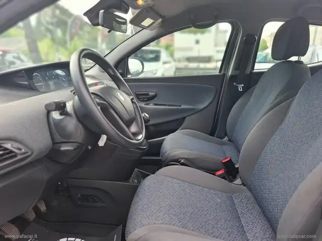 Lancia Ypsilon view 7