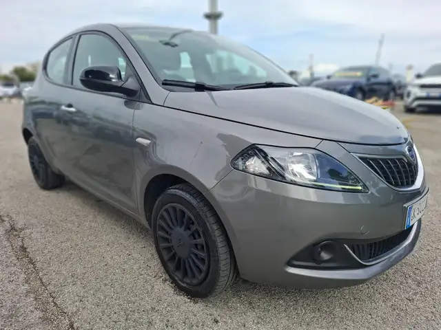 Lancia Ypsilon view 3