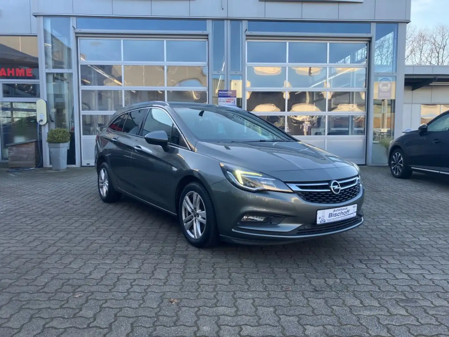 Opel Astra 1.4 Turbo Sports Tourer Dynamic Grau - 2