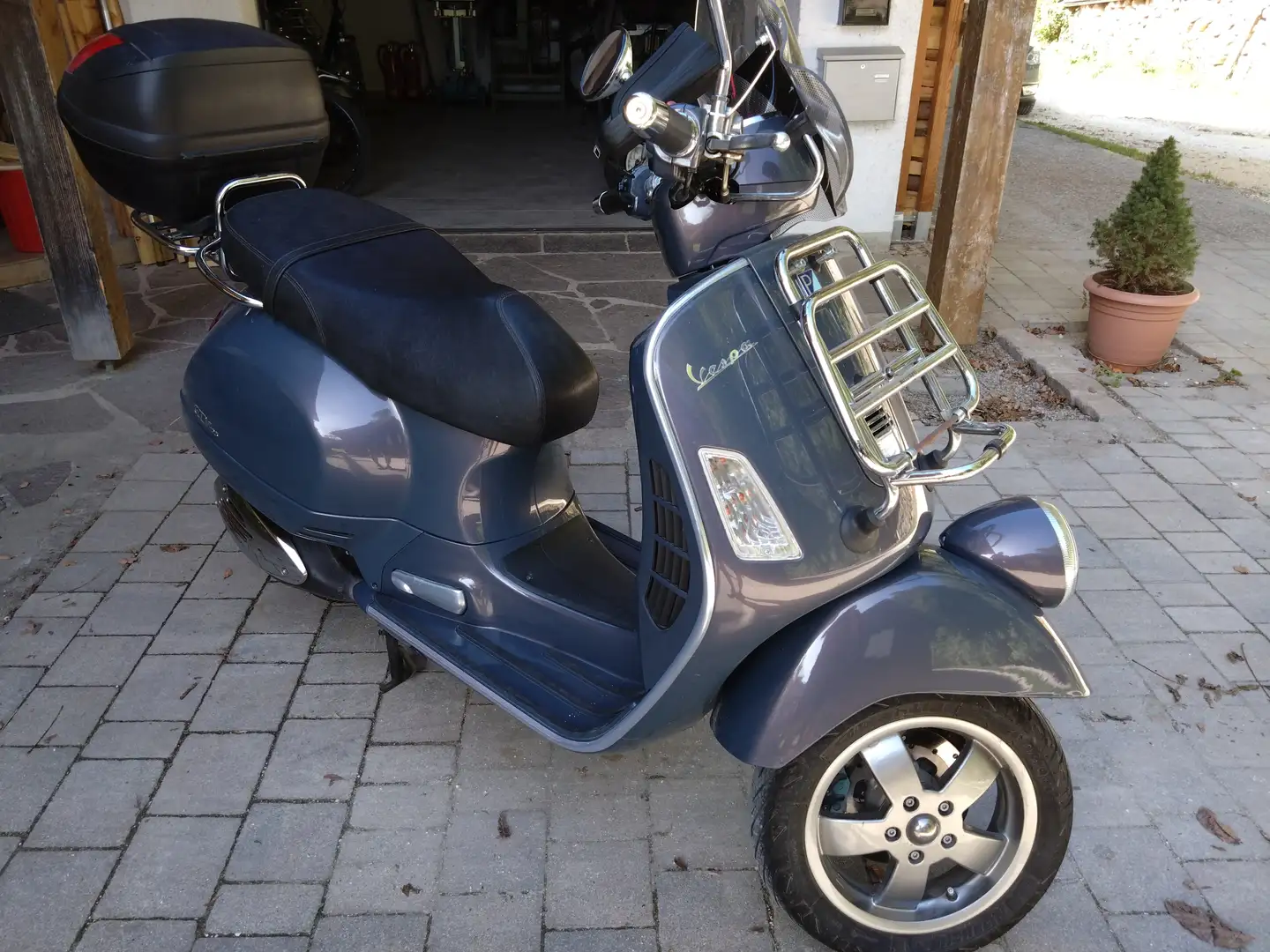 Vespa GTV 125 Grau - 1