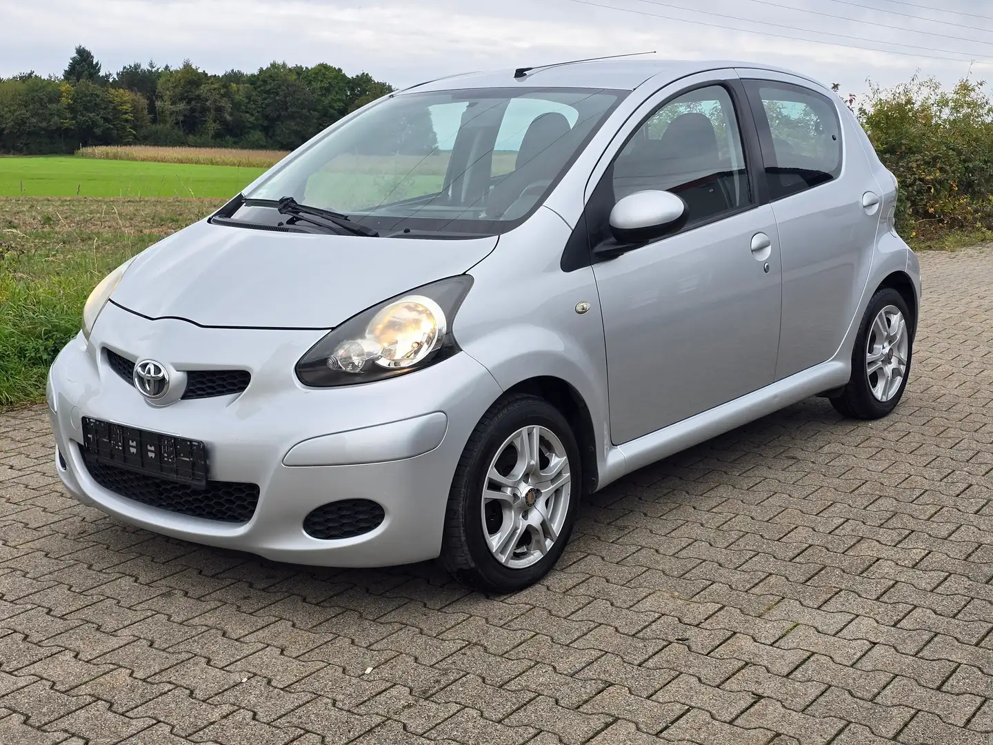 Toyota Aygo Cool Gris - 1