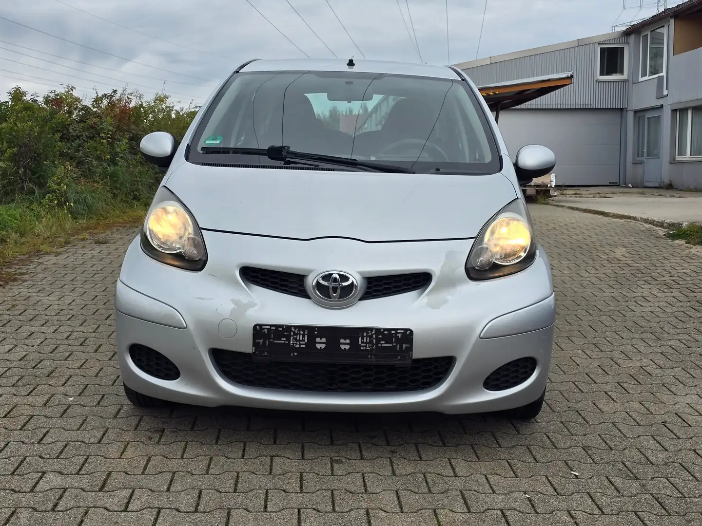 Toyota Aygo Cool Gris - 2