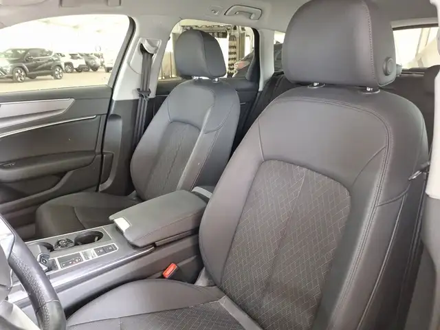 Audi A6 view 9