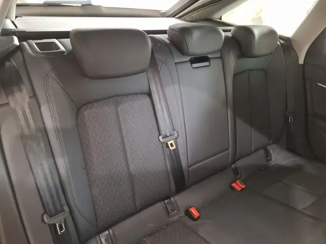 Audi A6 view 11