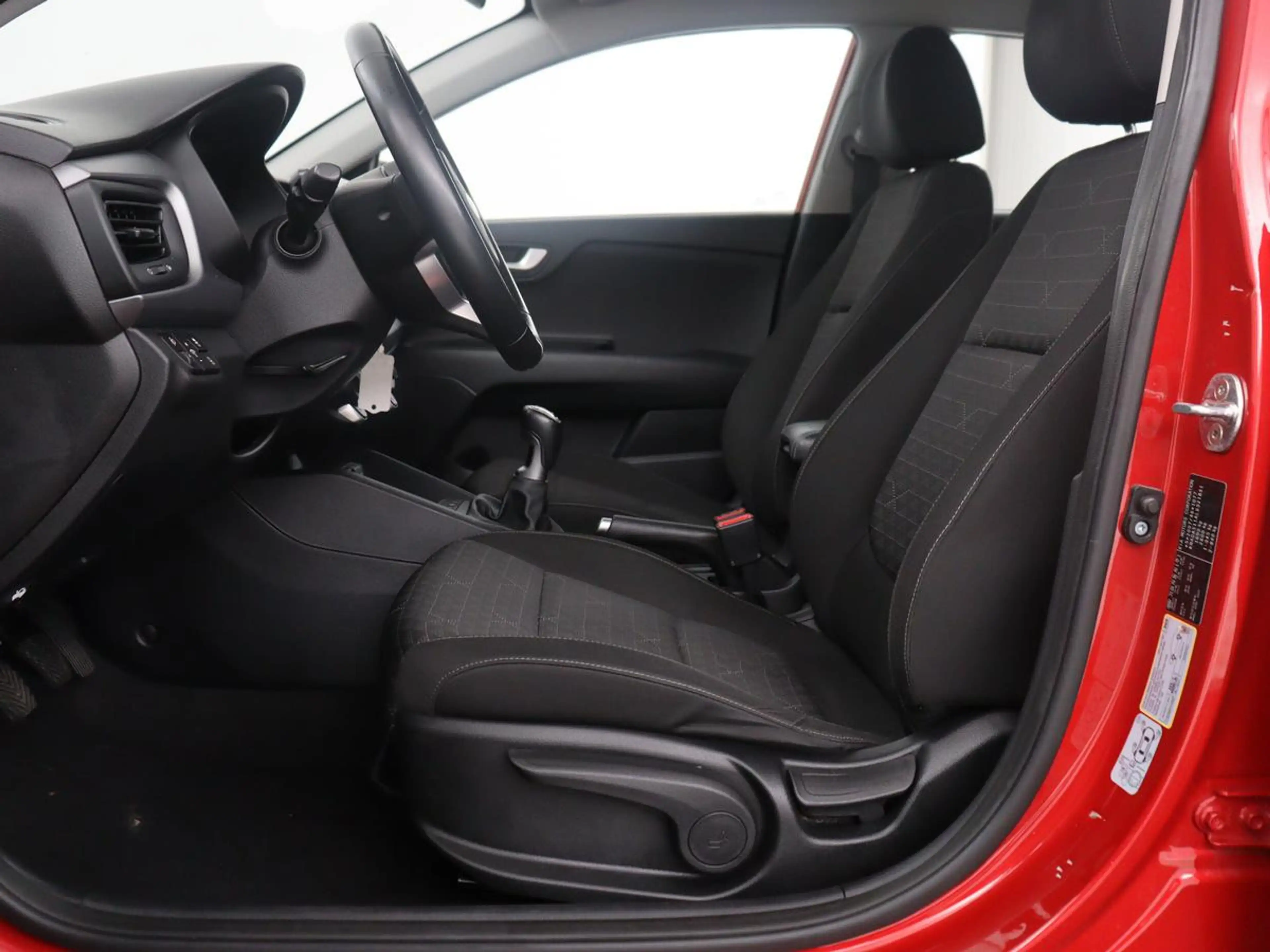 Kia Rio 1.0 TGDI DynamicLine | Carplay | Camera | Full LED — photo 4