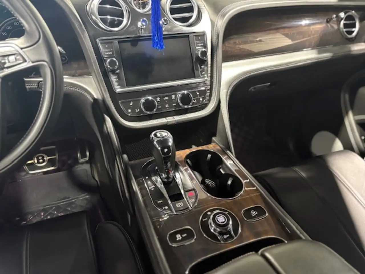Bentley Bentayga снимка Bentley Bentayga