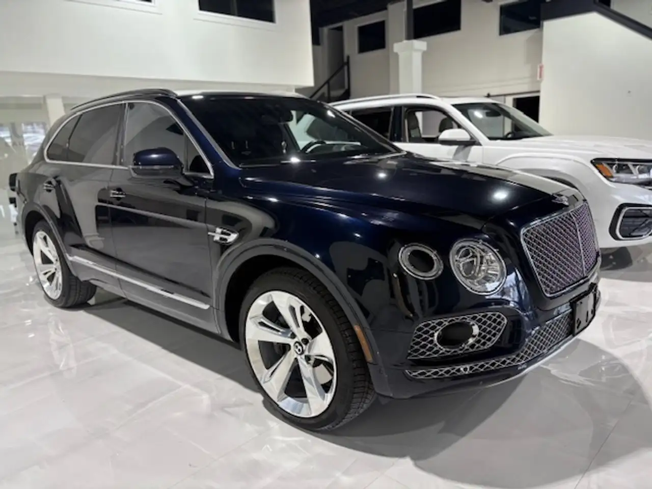 Bentley Bentayga снимка Bentley Bentayga