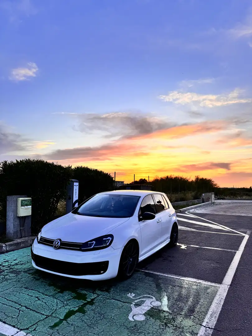 Volkswagen Golf 5p 1.6 tdi Highline - 2