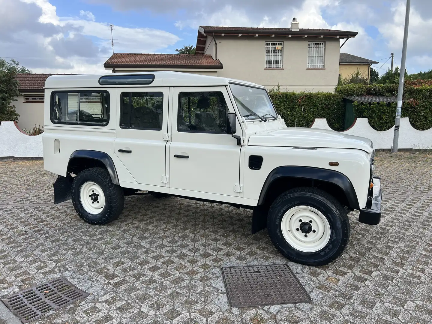 Land Rover Defender 110 2.5 td 7 posti super prezzo - 1