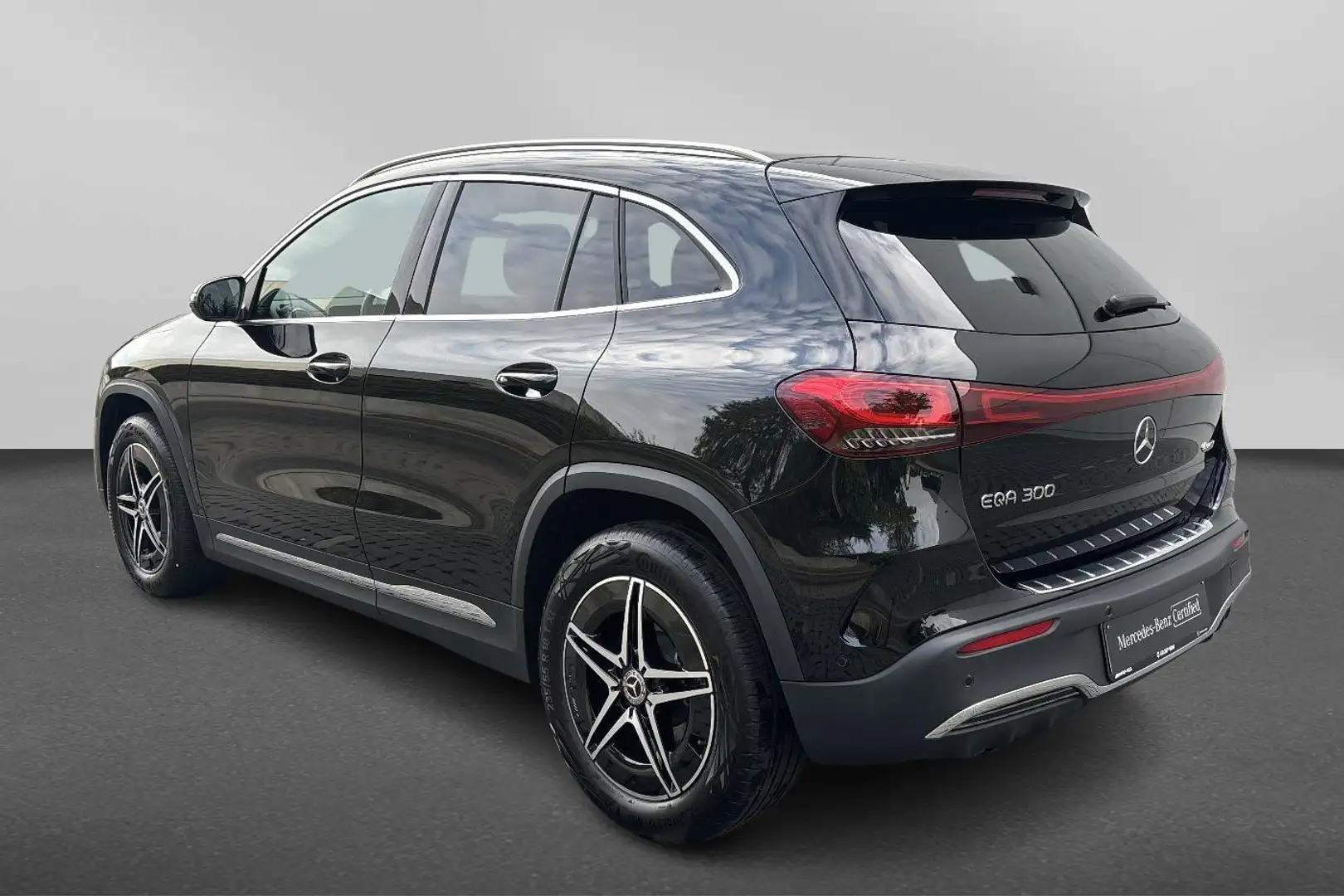 Mercedes-Benz EQA 300 Cars 4MATIC AMG Line Zwart - 2