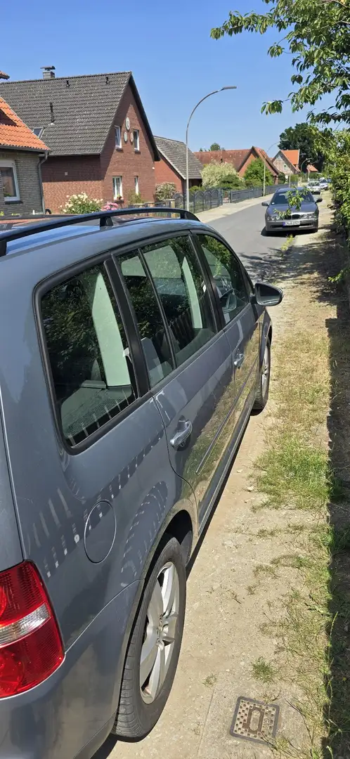 Volkswagen Touran Trendline BlueMotion Grau - 1