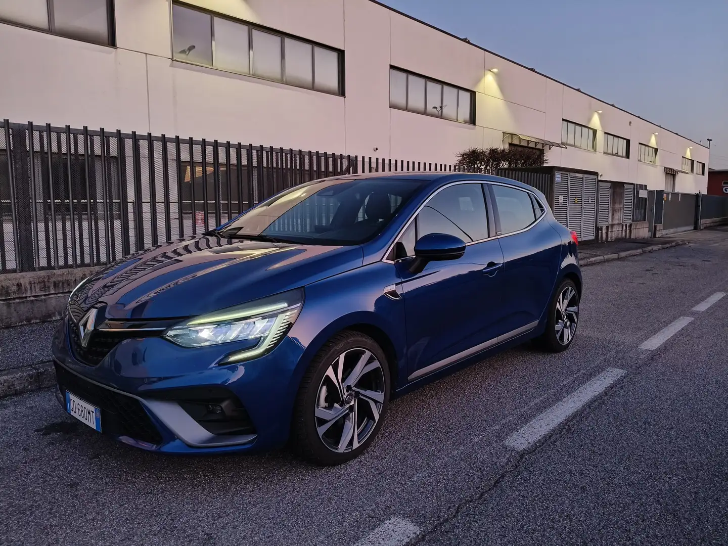 Renault Clio 1.6 E-Tech hybrid R.S. Line 140cv auto Blu/Azzurro - 2