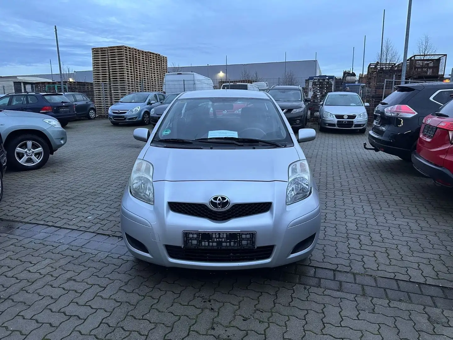 Toyota Yaris Cool+ 1,0L*1.Hand*Klima*Scheckheft*TÜV*M+S Silber - 2