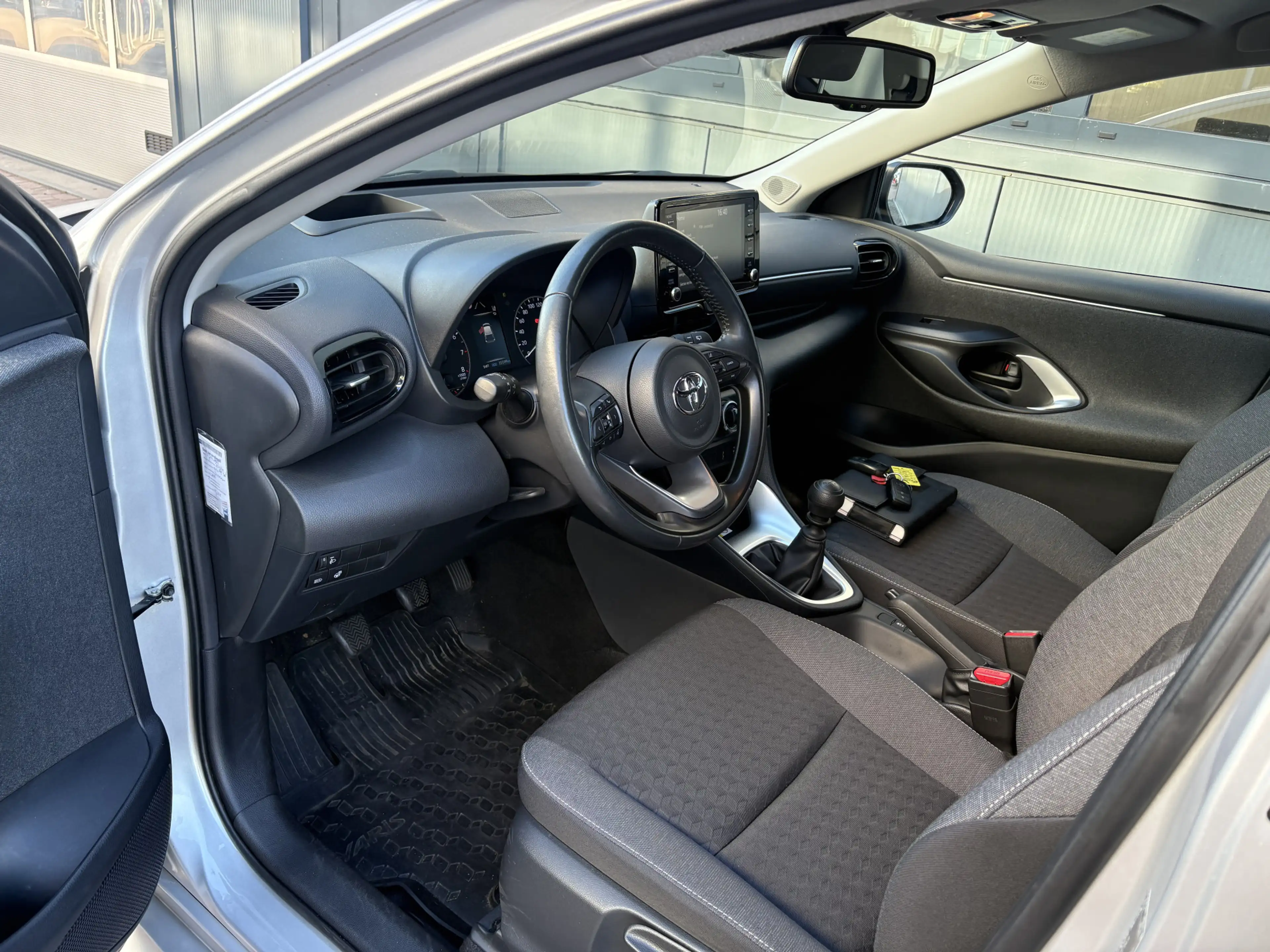 Toyota Yaris 1.5 VVT-i 125pk Business Plus LED/HUD/KEYLESS/CAME — photo 10