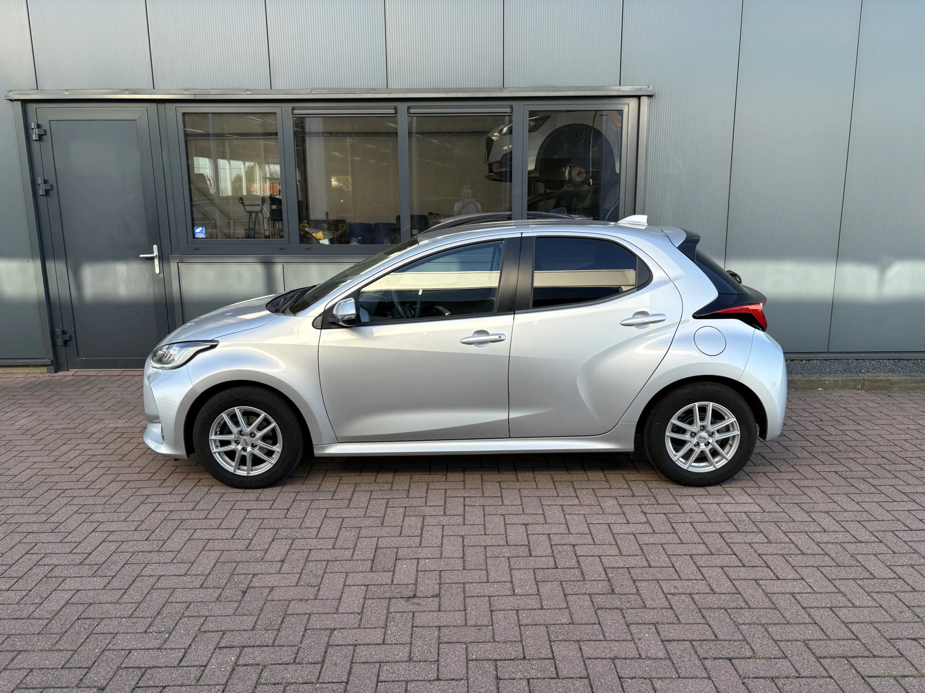 Toyota Yaris 1.5 VVT-i 125pk Business Plus LED/HUD/KEYLESS/CAME — photo 2