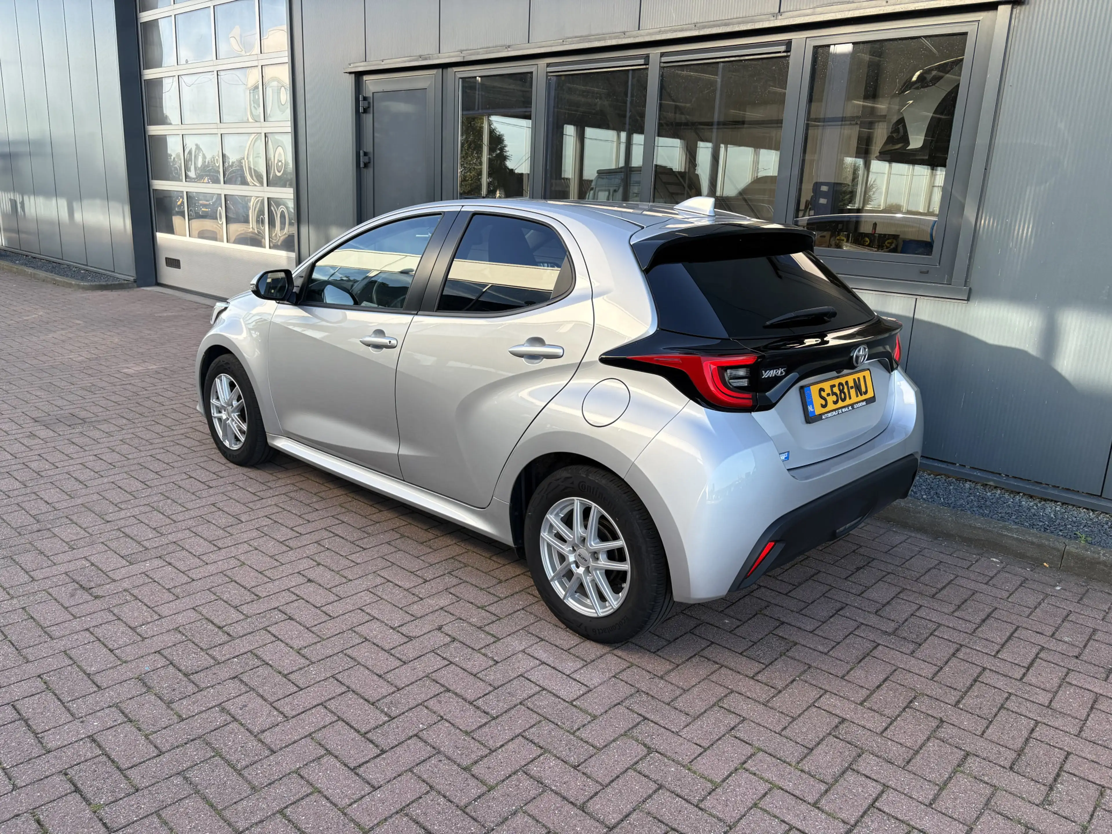Toyota Yaris 1.5 VVT-i 125pk Business Plus LED/HUD/KEYLESS/CAME — photo 3
