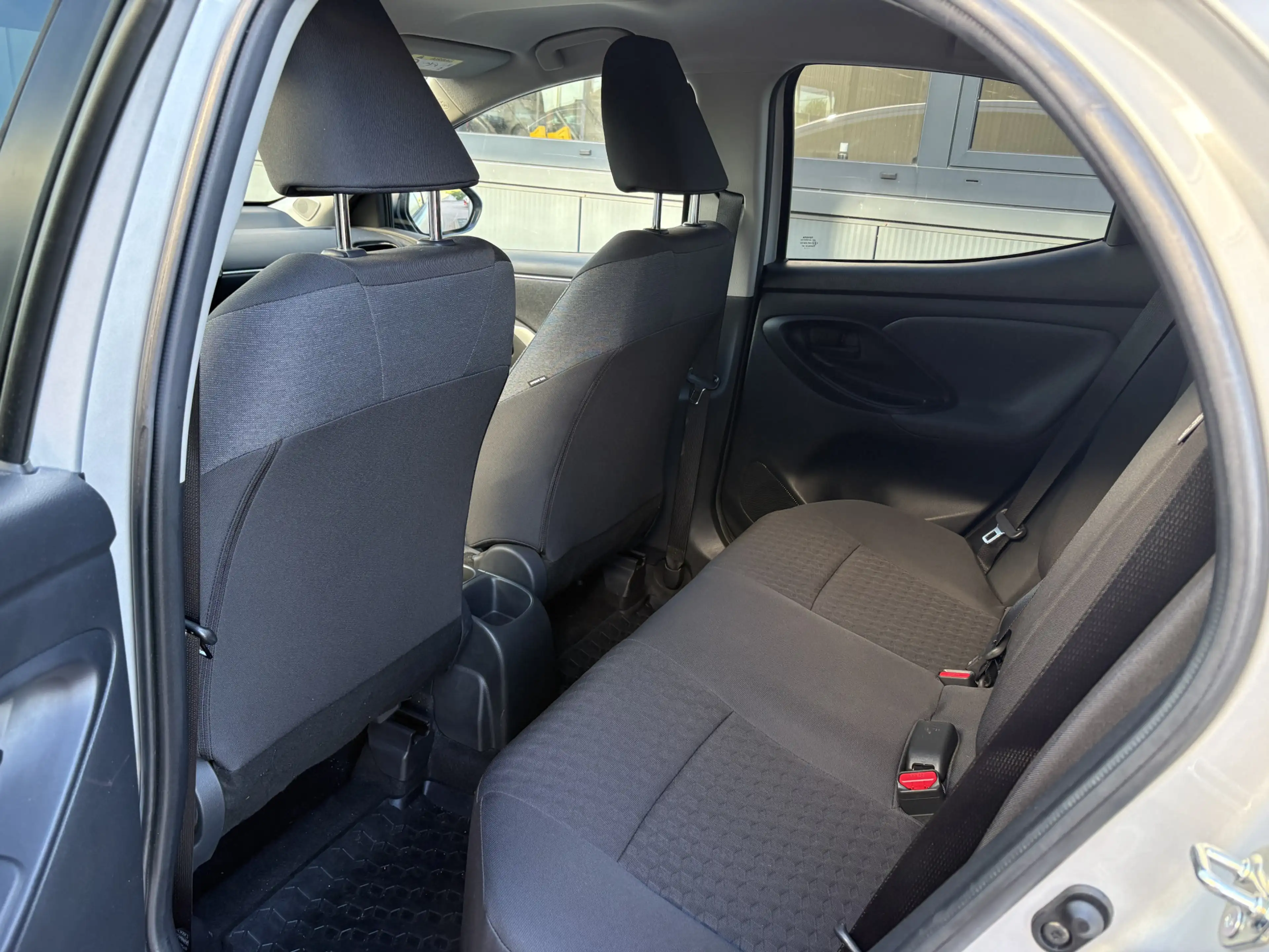 Toyota Yaris 1.5 VVT-i 125pk Business Plus LED/HUD/KEYLESS/CAME — photo 9