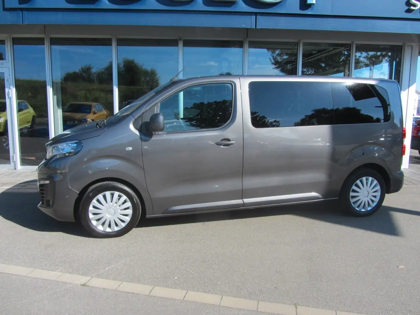 Peugeot Traveller Gri - 2
