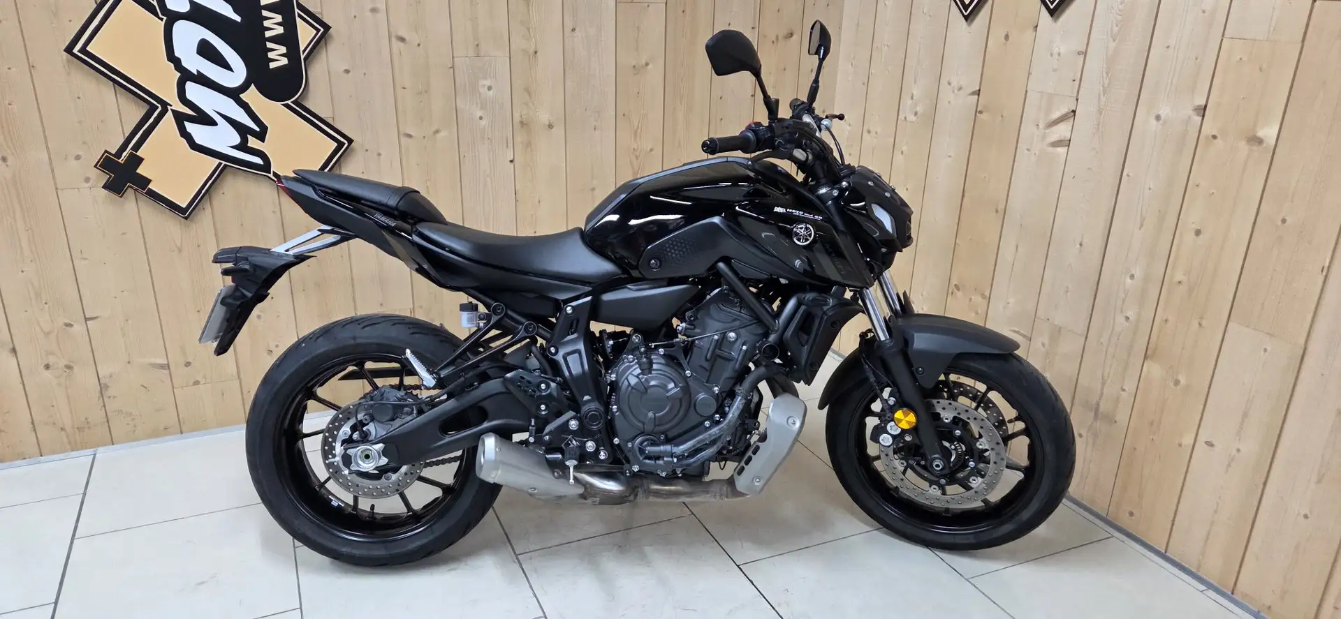 Yamaha MT-07 Negro - 1