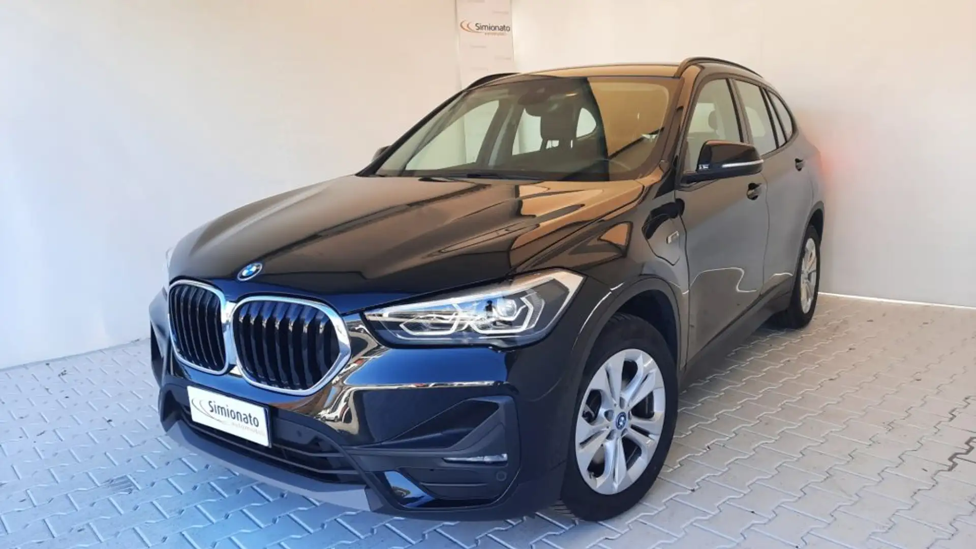 BMW X1 xDrive25e Business Advantage Noir - 1