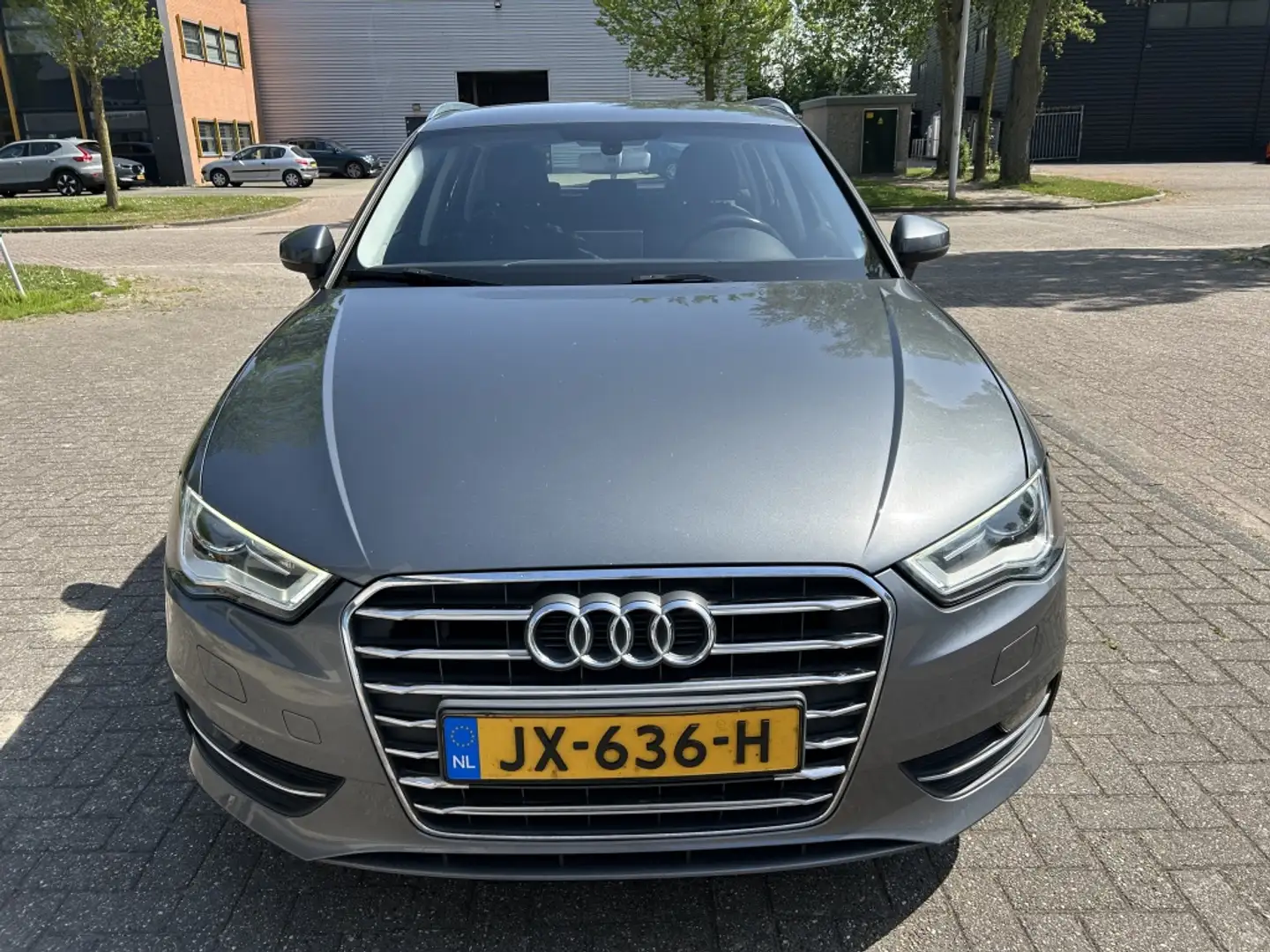 Audi A3 Sportback 1.2 TFSI Ambi. PL+ XENON NAVI CRUISE TRH Grijs - 2