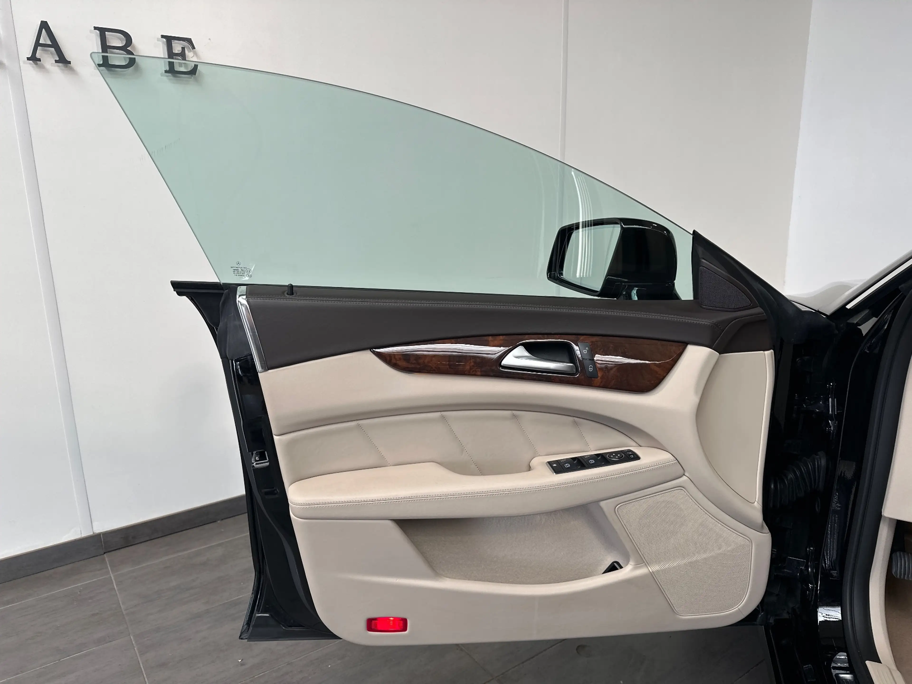 Mercedes-Benz CLS 400 4MATIC NAV+LED+SHZ+GLASDA+AIRMATIC+PP+18Zo — photo 6