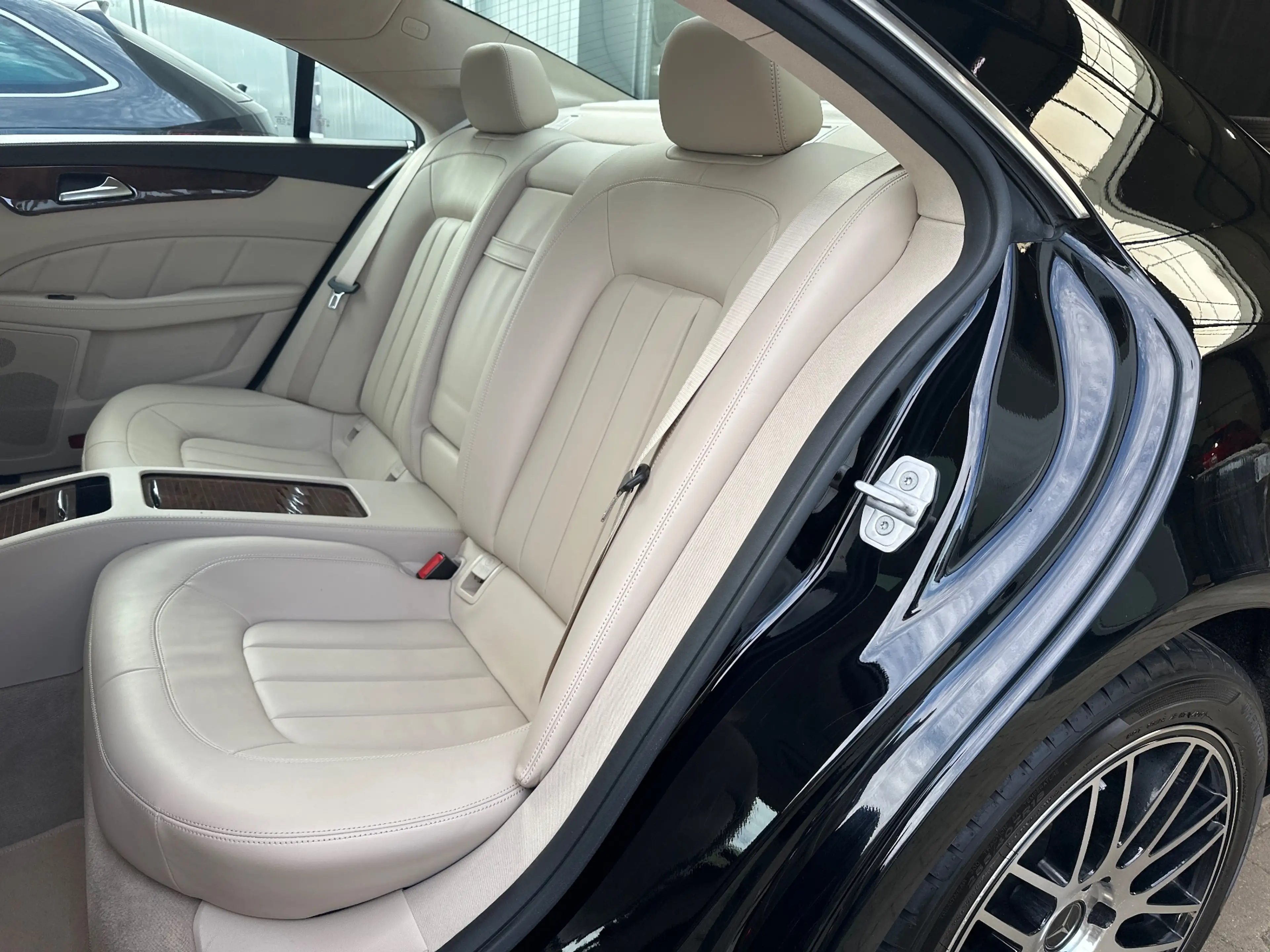 Mercedes-Benz CLS 400 4MATIC NAV+LED+SHZ+GLASDA+AIRMATIC+PP+18Zo — photo 13