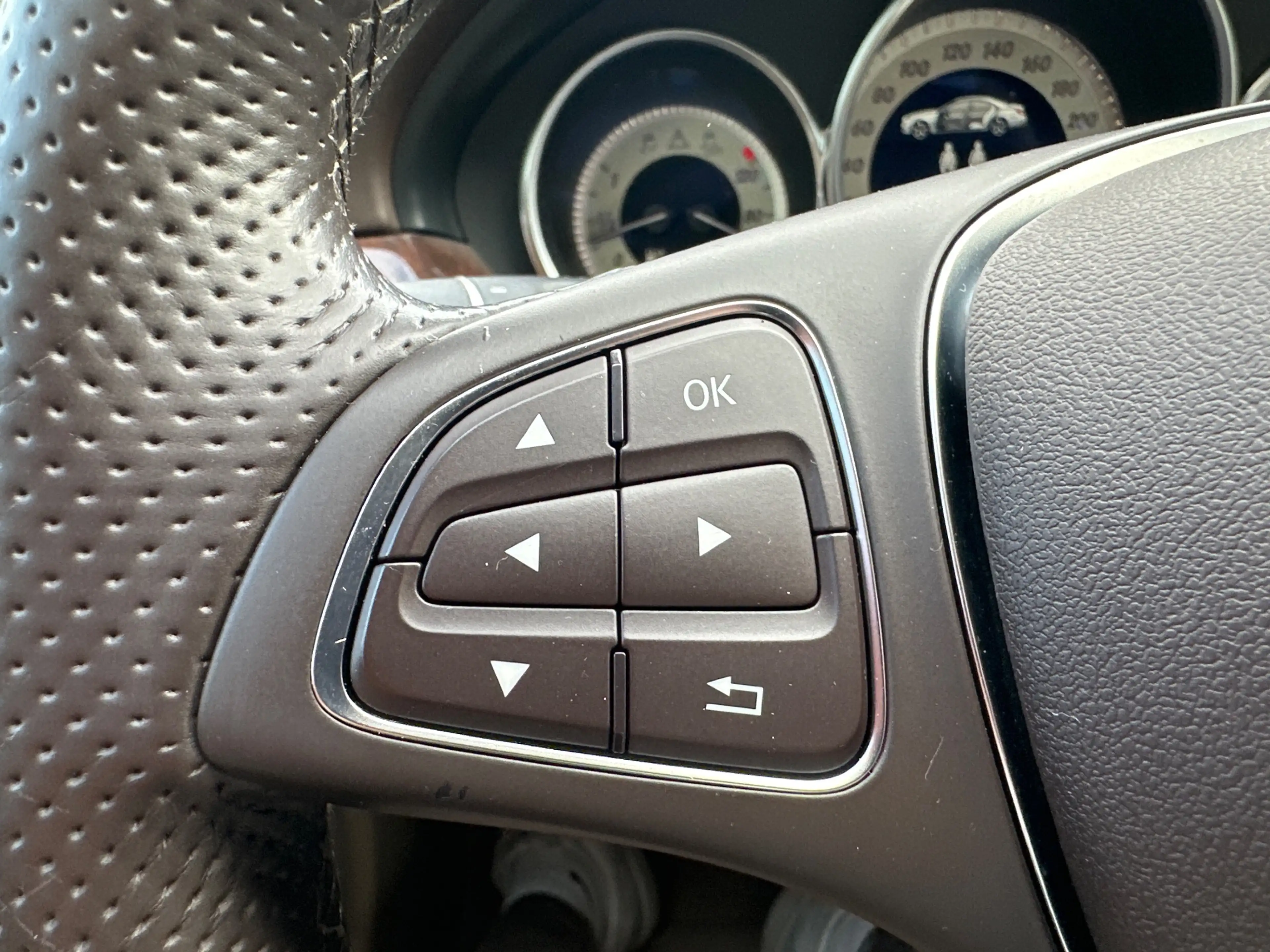 Mercedes-Benz CLS 400 4MATIC NAV+LED+SHZ+GLASDA+AIRMATIC+PP+18Zo — photo 15