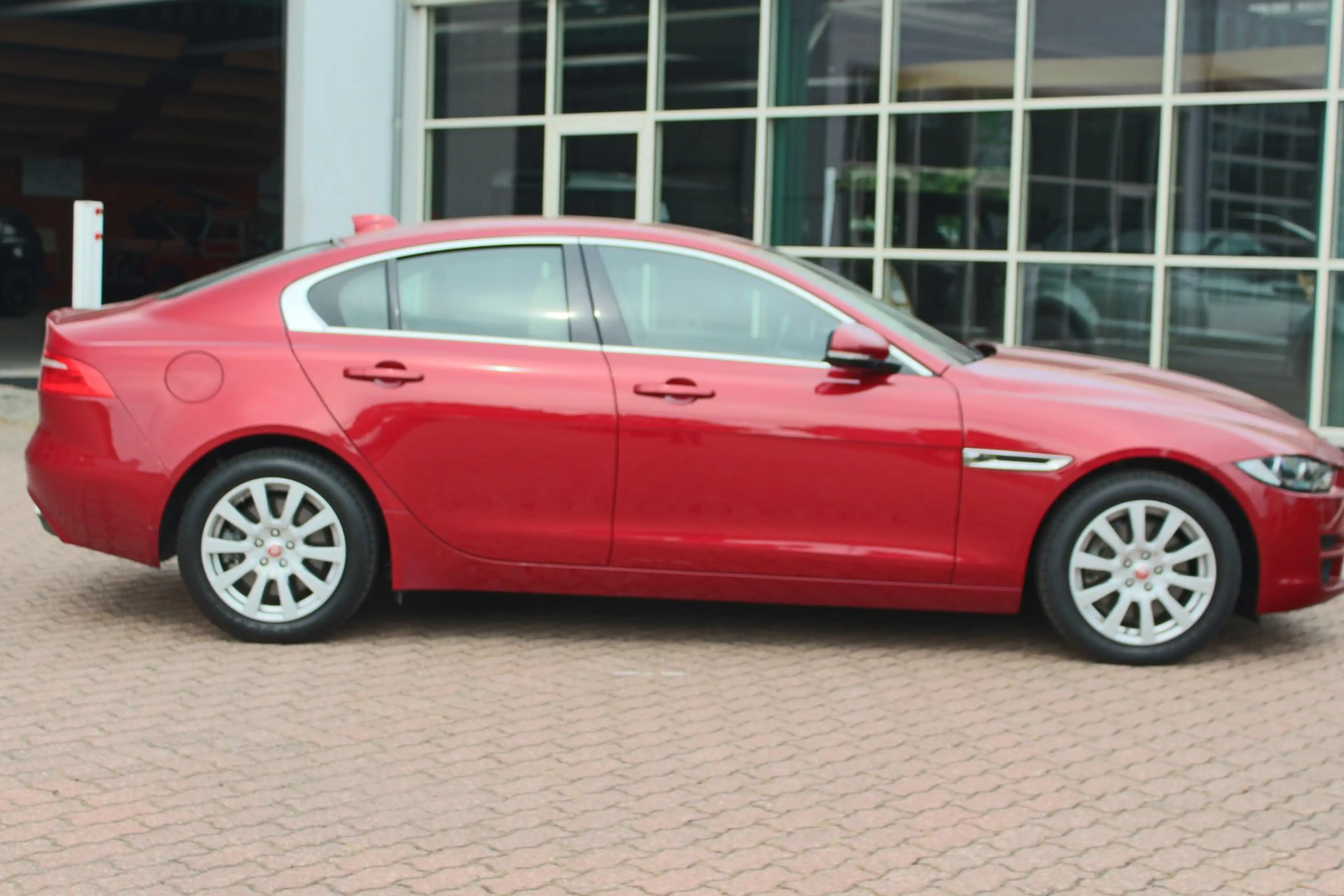 Jaguar XE 2.0 Prestige AWD LET OP 4x4 250PK, 1e eig. door „D — photo 4