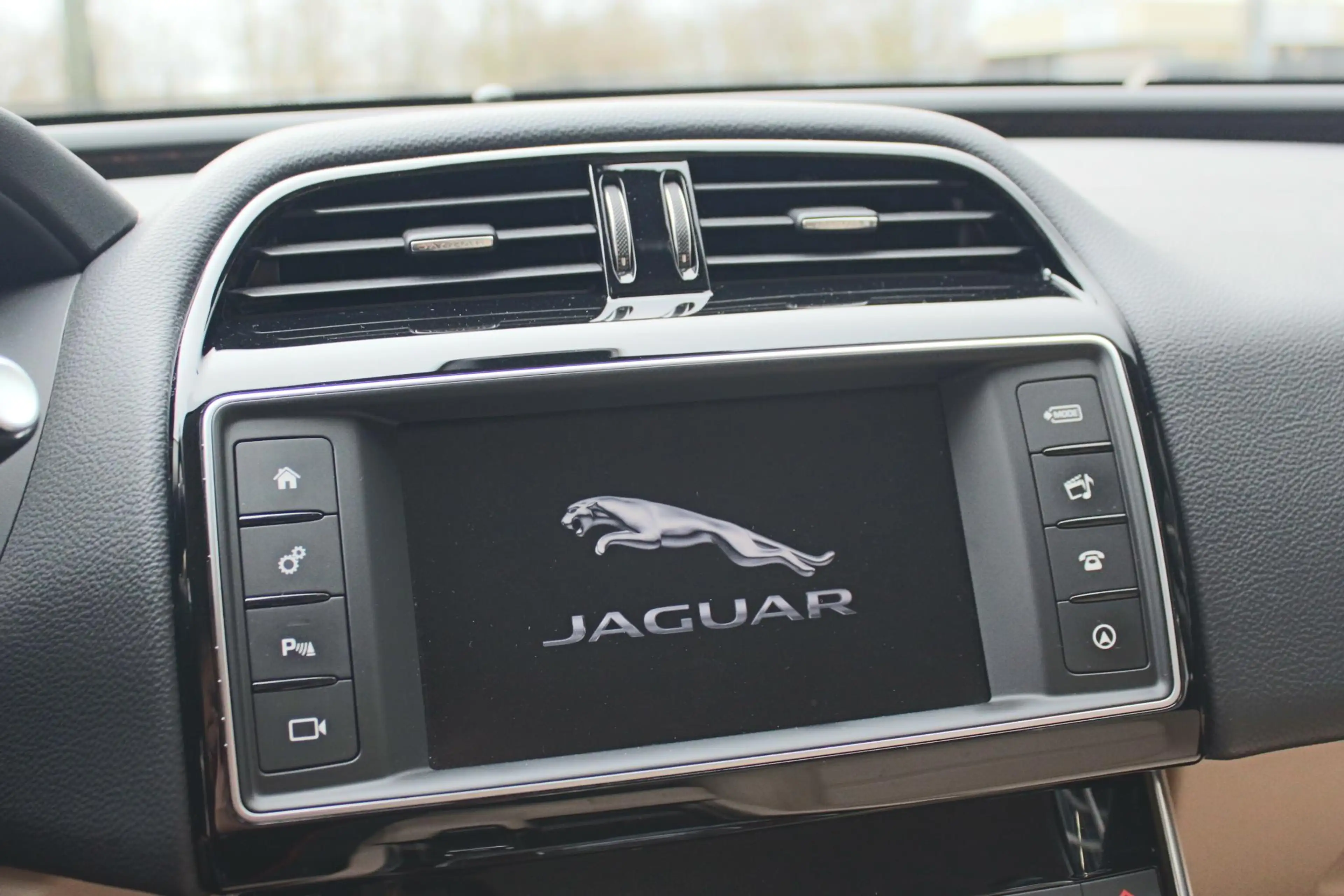 Jaguar XE 2.0 Prestige AWD LET OP 4x4 250PK, 1e eig. door „D — photo 20