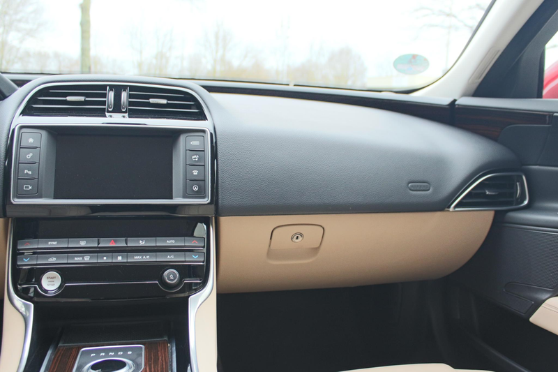 Jaguar XE 2.0 Prestige AWD LET OP 4x4 250PK, 1e eig. door „D — photo 43