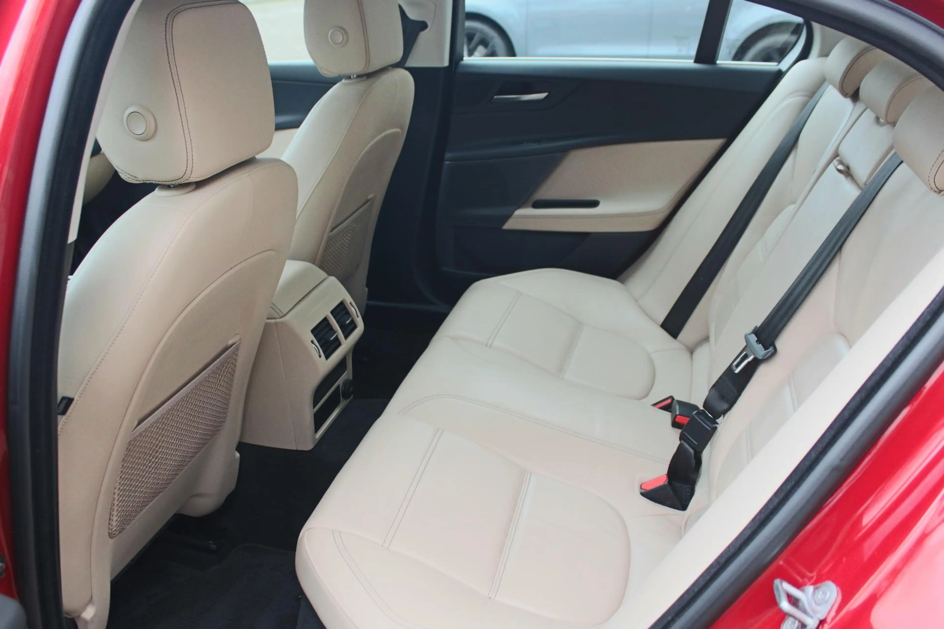 Jaguar XE 2.0 Prestige AWD LET OP 4x4 250PK, 1e eig. door „D — photo 32
