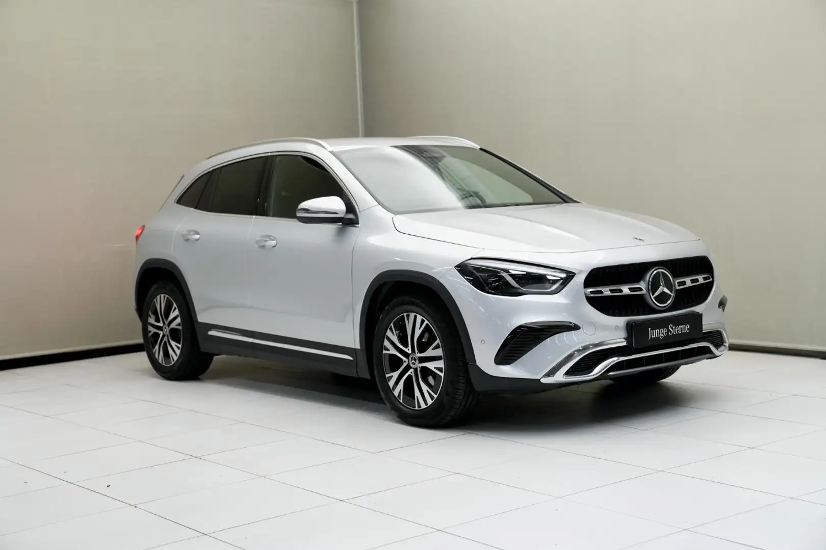 Mercedes-Benz GLA 180 d LM KAM SpurW ParkAss. SpurH Navi KlimaA Argento - 2